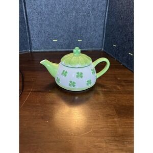 Global Design St Patrick Kate Williams Shamrock Irish Teapot with Locking Lid‎
